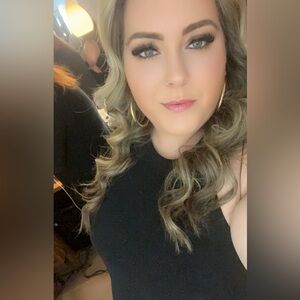 Meet your Posher! 😘💋